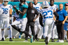 1015-COLTS-JAGAURS-93